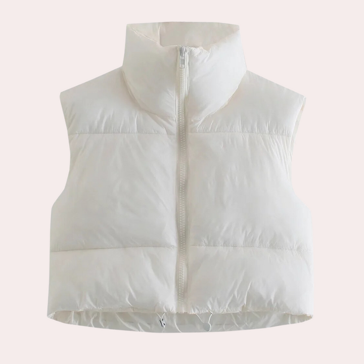 Witte gewatteerde bodywarmer met hoge kraag en ritssluiting, ideaal voor wintermode. Stijlvolle en warme dameskleding.