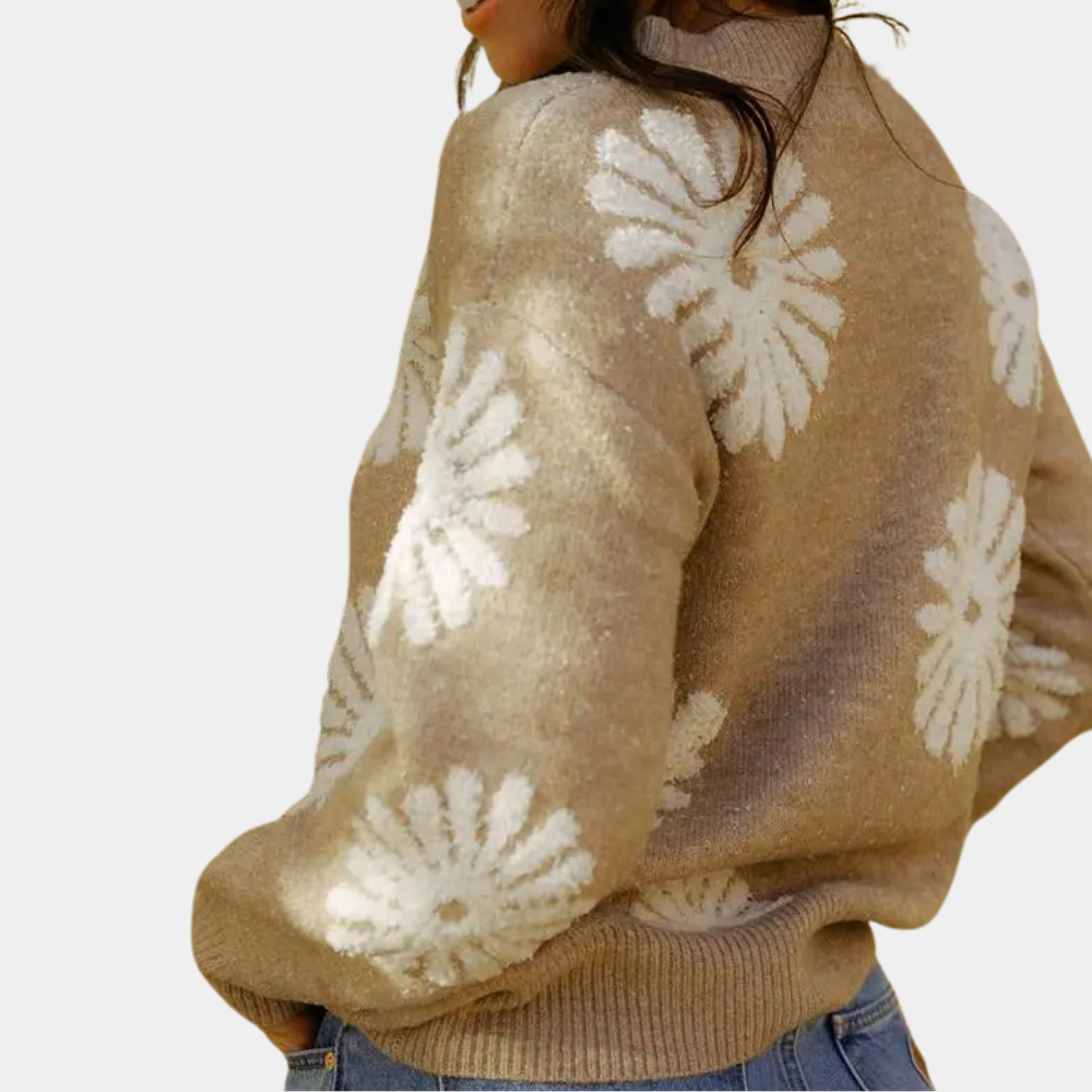Vrouw draagt beige trui met witte bloemenprint, casual mode, herfstkleding, trendy dameskleding, comfortabele outfit, stijlvolle sweater.