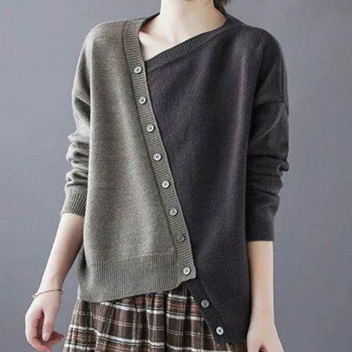Grijze en olijfgroene asymmetrische damestrui met knopen, modieuze herfstkleding, casual stijl, comfortabele pasvorm, trendy damesmode.