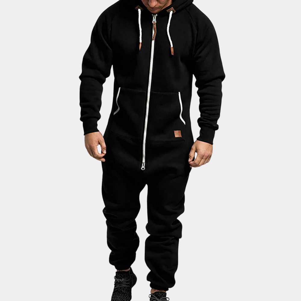 Zwarte unisex jumpsuit met capuchon, ritssluiting en zakken, comfortabele loungewear, ideaal voor casual en sportieve gelegenheden.