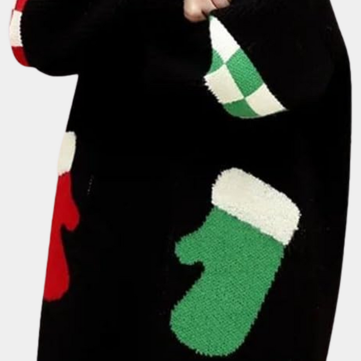 Zwarte kersttrui met gebreide rode en groene wanten, ideaal voor feestdagen. Comfortabele wintermode, perfect voor kerstcadeaus en feestelijke outfits.