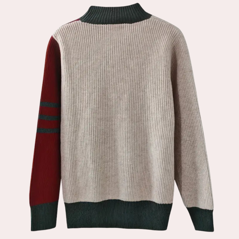 Beige gebreide trui met groene en rode accenten, lange mouwen, geribbelde textuur. Modieuze herentrui, winterkleding, casual stijl.