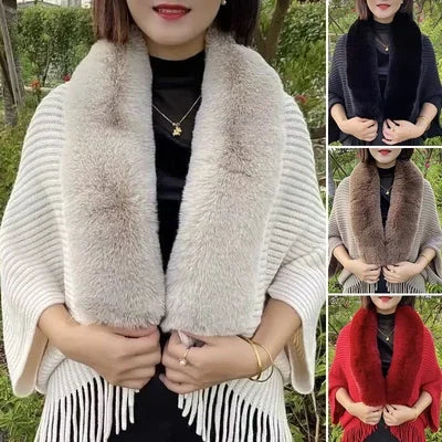 Damesponcho met nepbontkraag, verkrijgbaar in wit, zwart, bruin en rood. Stijlvolle wintermode, warme sjaal, trendy dameskleding.