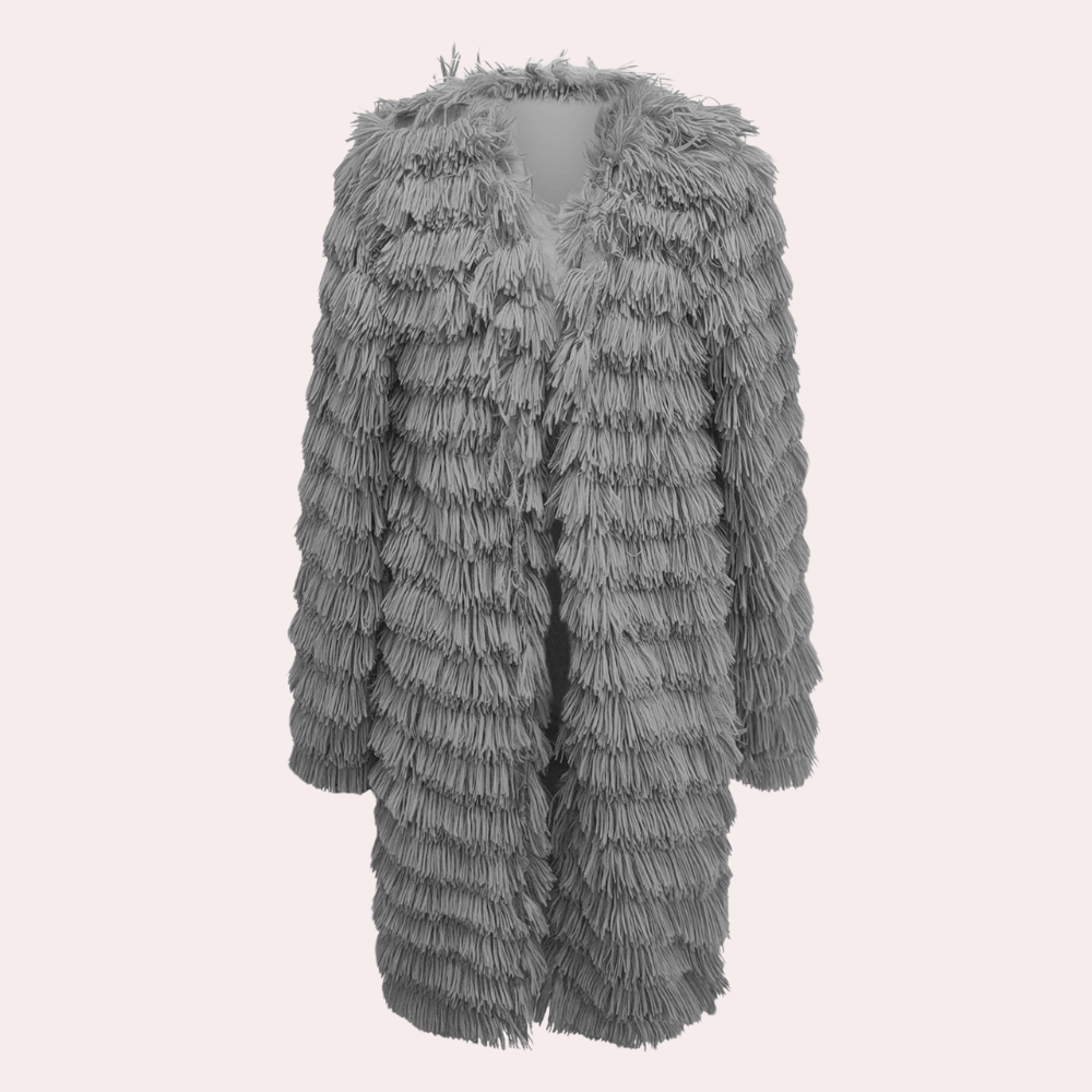 Grijze pluizige damesjas, lange mouwen, trendy wintermode, textuurdetails, warme kleding, stijlvolle jas voor koude seizoenen.