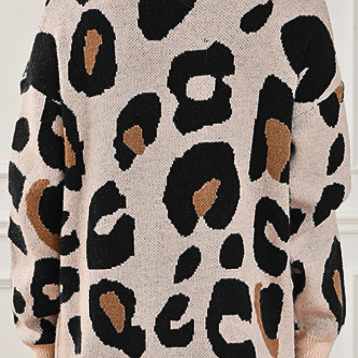 Luipaardprint trui damesmode, beige en zwart, trendy herfstkleding, comfortabele gebreide stof, stijlvolle dierenprint, casual outfit.