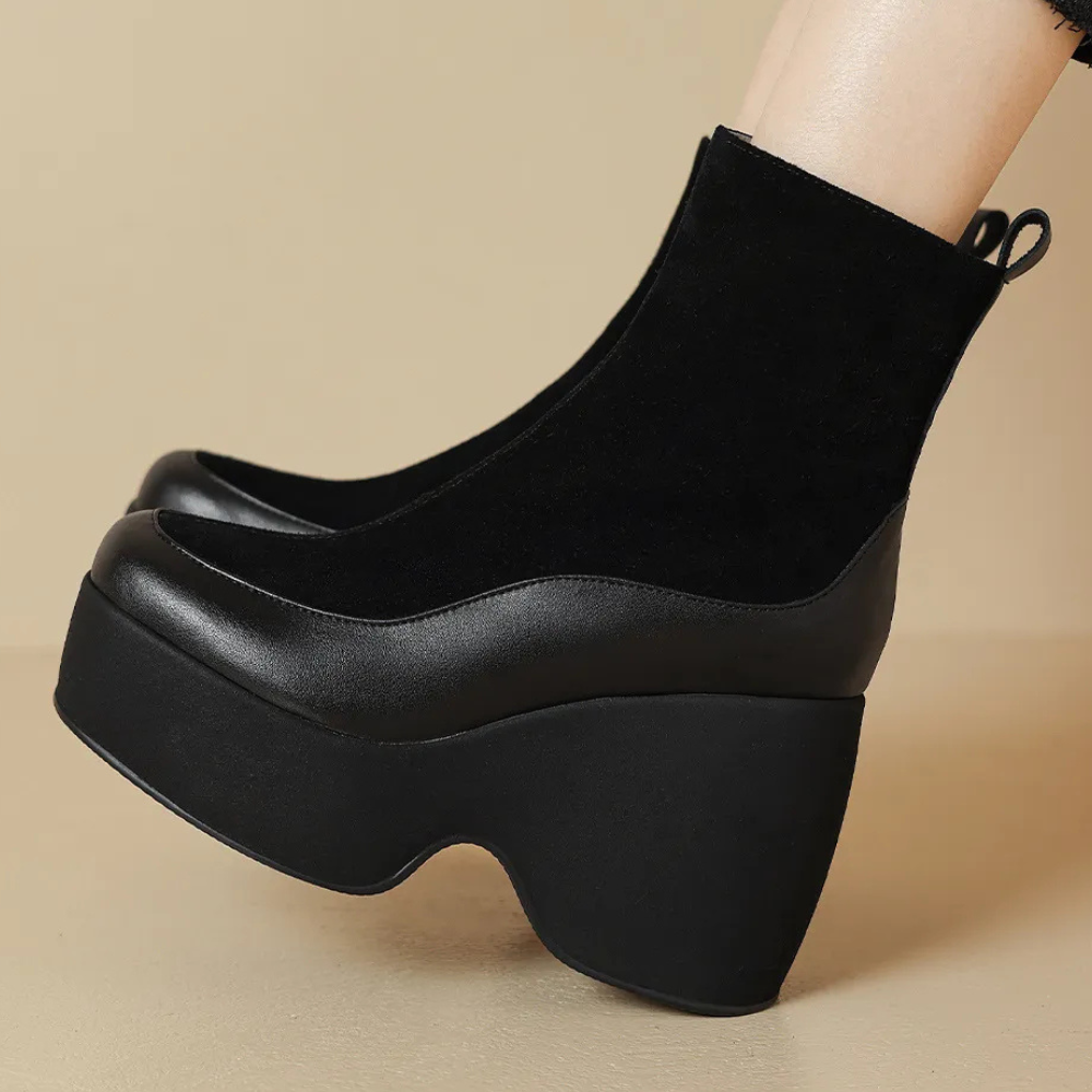 Zwarte platform enkellaarsjes met dikke zool, modern design, trendy damesmode, comfortabele hoge hakken, stijlvolle schoenen voor dagelijks gebruik.