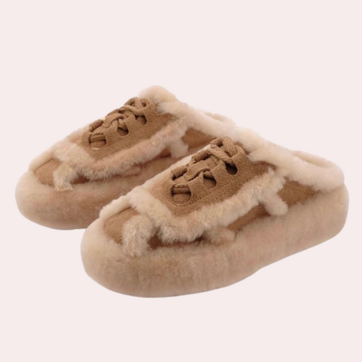 Bruine pluche pantoffels met veters, warme winter slippers voor dames en heren, comfortabele schapenvacht huis schoenen, unisex design.
