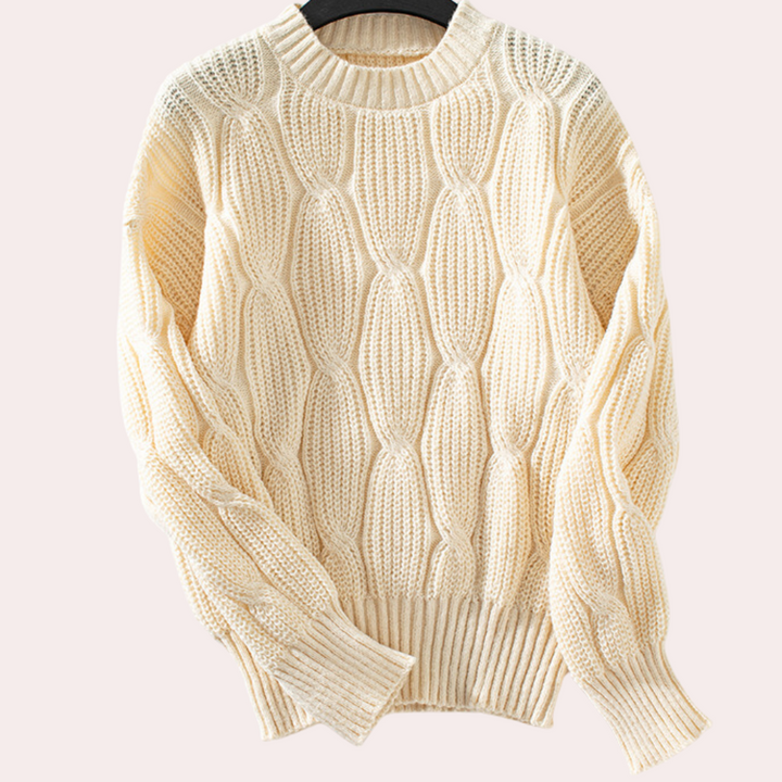 Crèmekleurige kabeltrui van wol, uniseks, met ronde hals en lange mouwen, perfect voor herfst- en wintermode. Comfortabel en stijlvol design.
