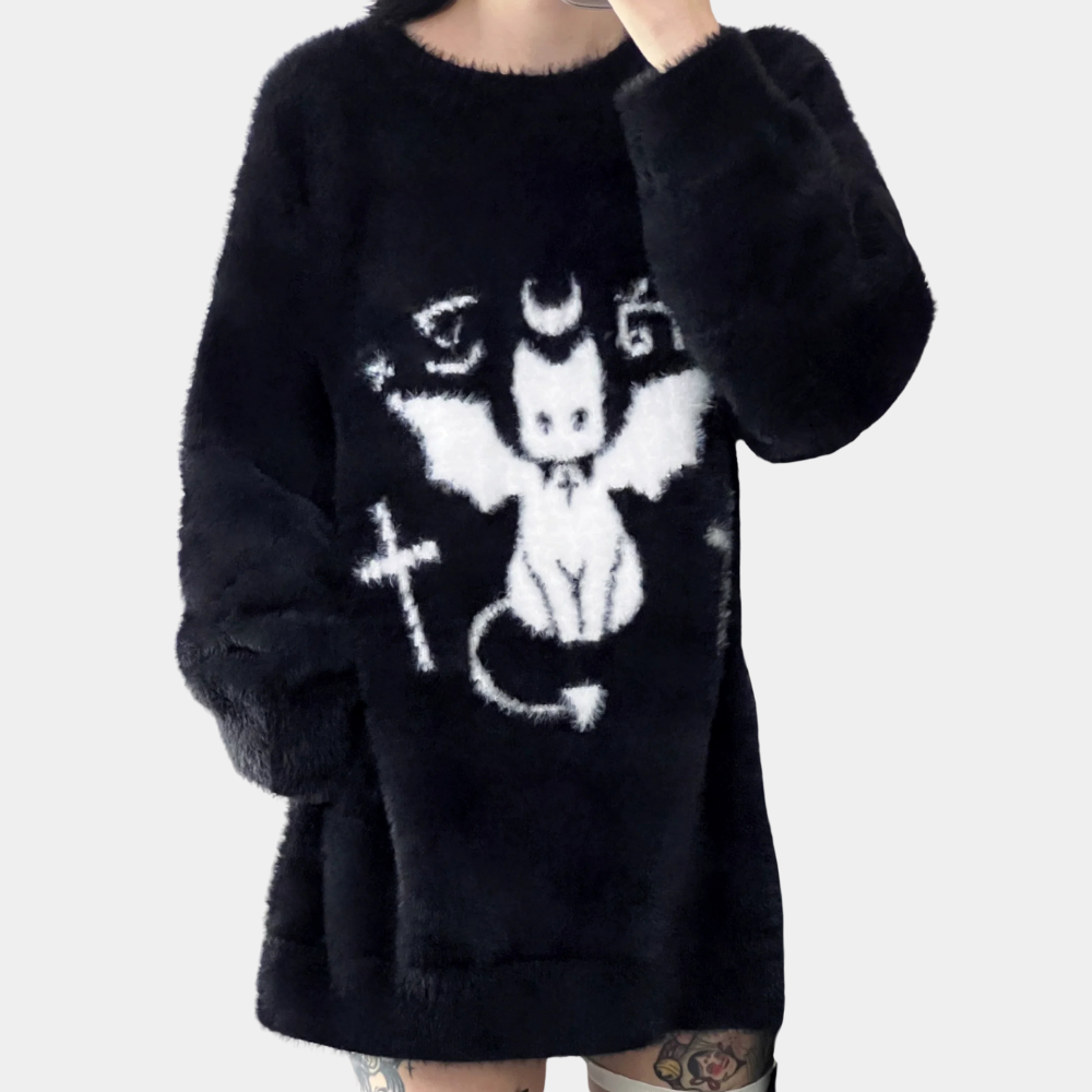Zwarte oversized trui met witte demonprint, vleugels en hoorns. Zachte, pluizige stof. Ideaal voor alternatieve mode en streetwear stijlen.