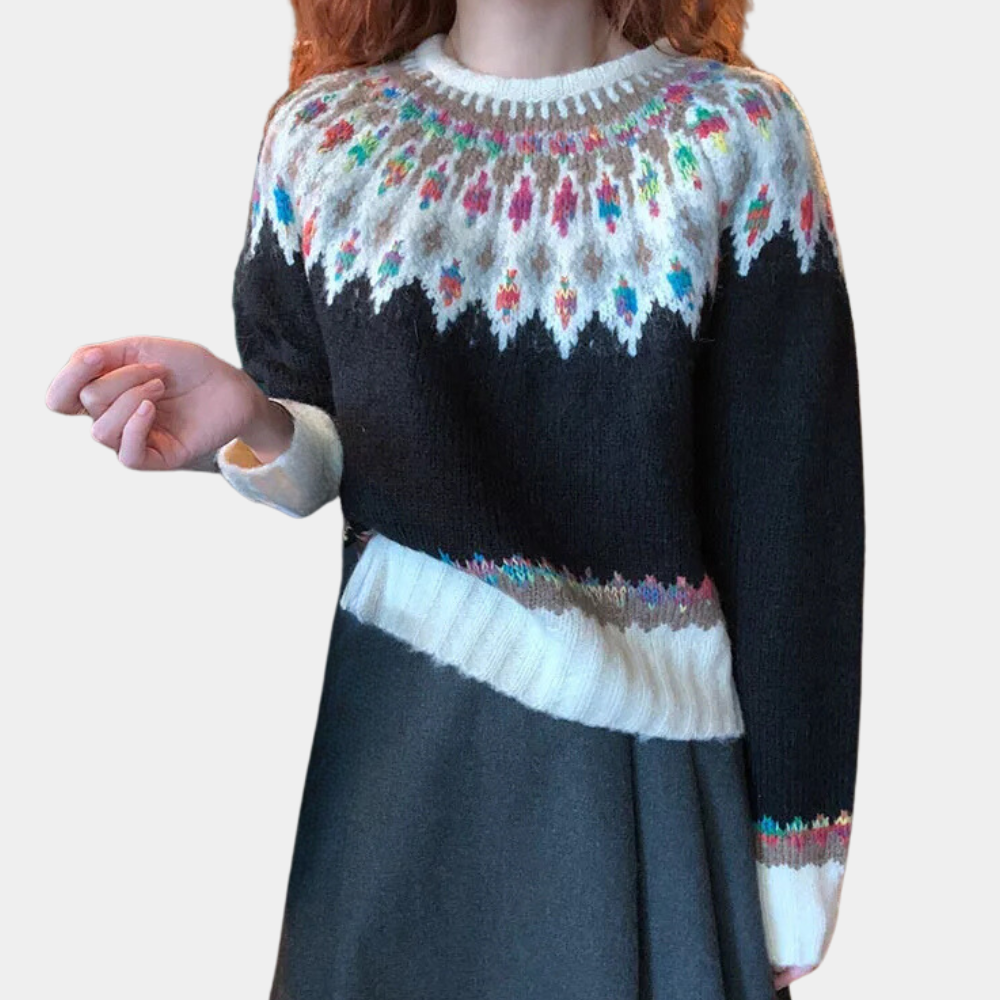 Damestrui met kleurrijk Noors breipatroon, zwart-wit met bloemenmotief. Perfect voor wintermode, warme kleding, Scandinavische stijl.