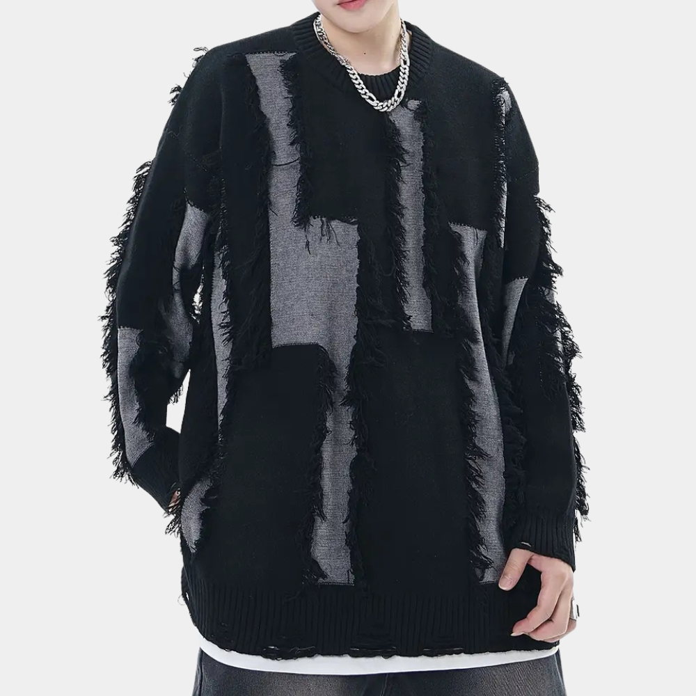Zwart-grijze oversized trui met rafelige details, unisex streetwear, modetrend, casual stijl, geschikt voor herfst en winter.