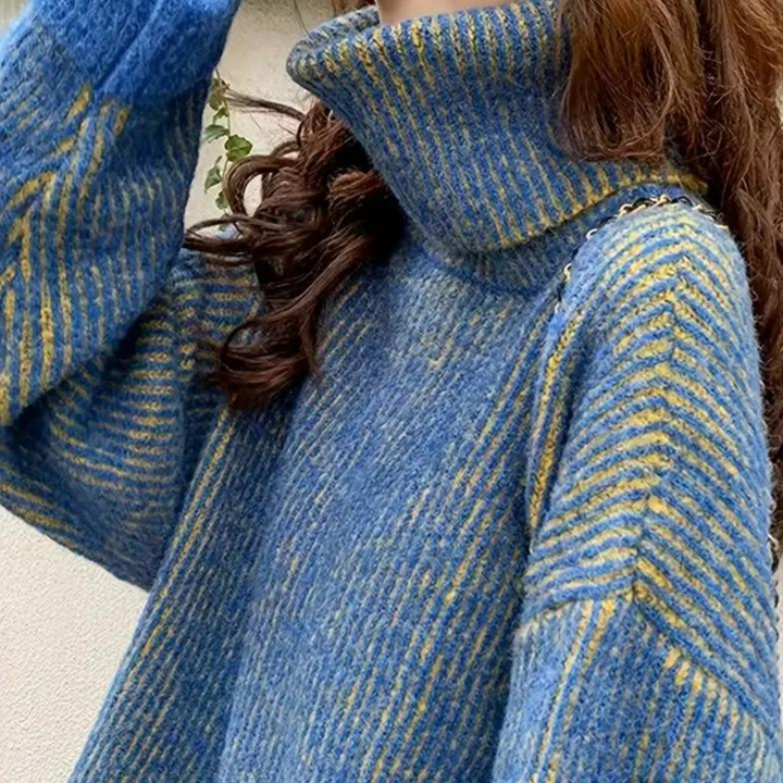 Blauwe en gele gestreepte coltrui, gebreid patroon, damesmode, herfst-winter kleding, warme trui, stijlvolle casual outfit, trendy design.