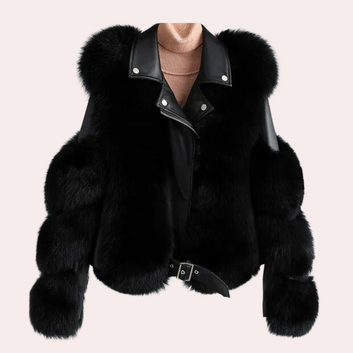 Zwarte bontjas met leren kraag en riem, luxe wintermode, dameskleding, warme en stijlvolle jas, trendy design, hoogwaardige materialen.