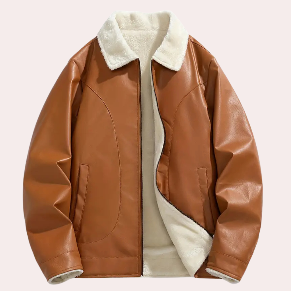 Bruine leren jas met witte fleece voering, open rits, lange mouwen en klassieke kraag. Perfect voor herfst- en wintermode.