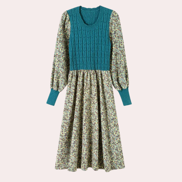 Groene gebreide jurk met bloemenprint, lange mouwen en ronde hals. Trendy damesmode, herfstkleding, comfortabele en stijlvolle outfit.