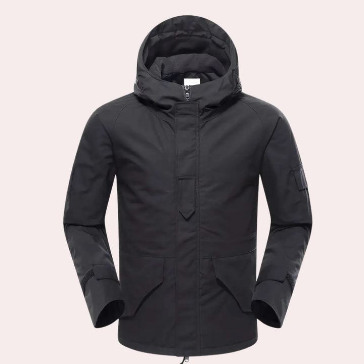 Zwarte winterjas met capuchon, waterdicht en winddicht, geschikt voor heren. Ideaal voor outdoor activiteiten en koude weersomstandigheden.