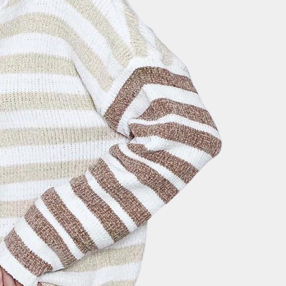 Gestreepte trui in beige en bruine tinten, gebreid patroon, lange mouwen, modieuze dameskleding, herfst- en wintermode.