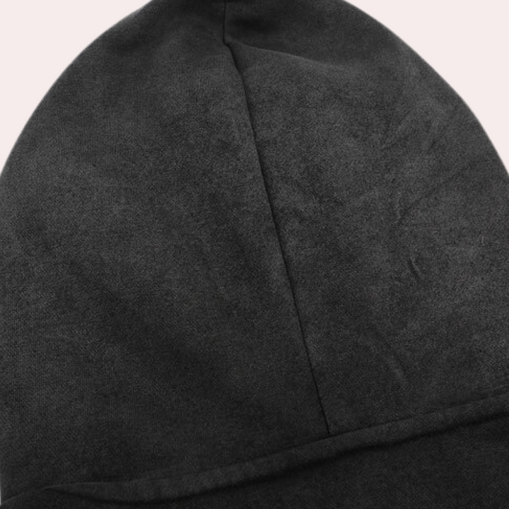 Zwarte fleece muts, warme winteraccessoire, unisex design, comfortabele pasvorm, ideaal voor koude weersomstandigheden, modieuze hoofdbedekking.