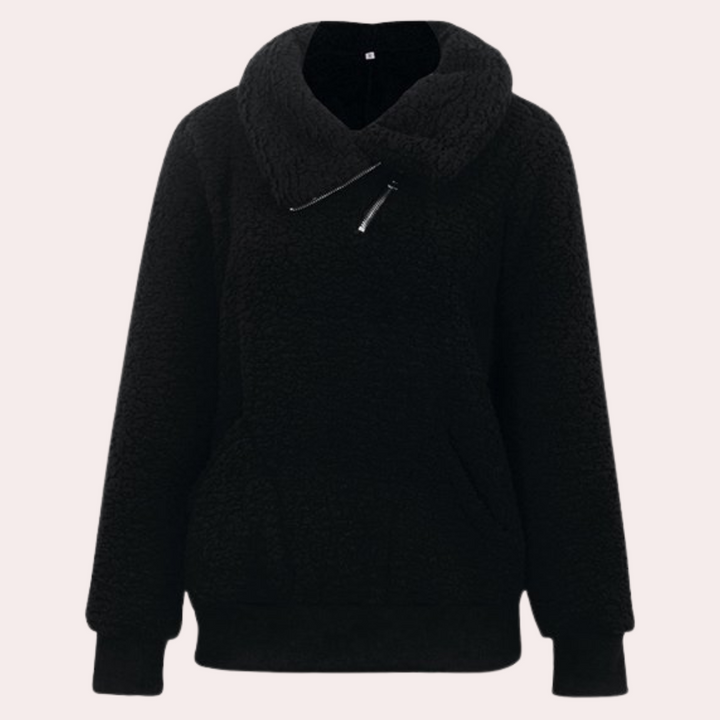 Zwarte fleece hoodie met capuchon, ritssluiting en buidelzak. Comfortabele damestrui, ideaal voor casual winterkleding. Warm en stijlvol ontwerp.