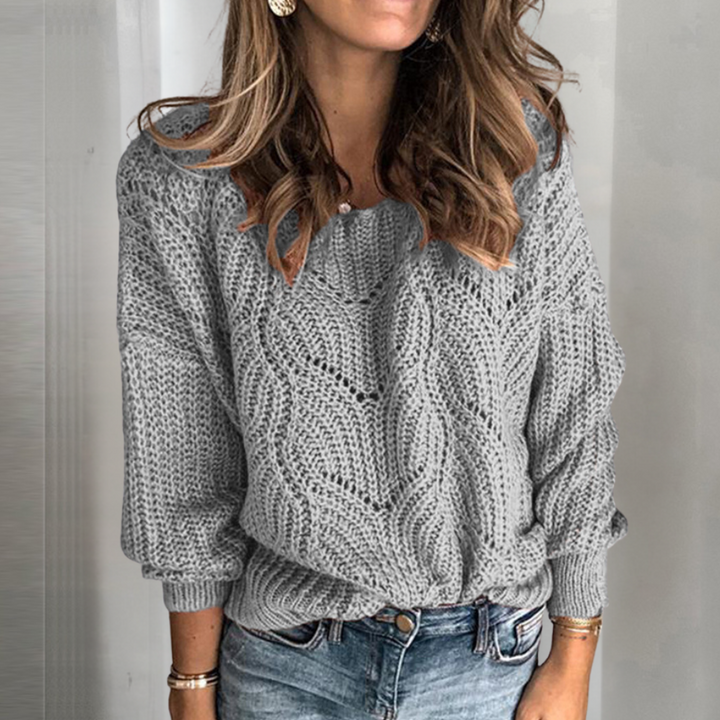 Grijze gebreide trui dames, casual stijl, lange mouwen, kabelpatroon, modieuze herfstkleding, comfortabele pasvorm, trendy outfit.