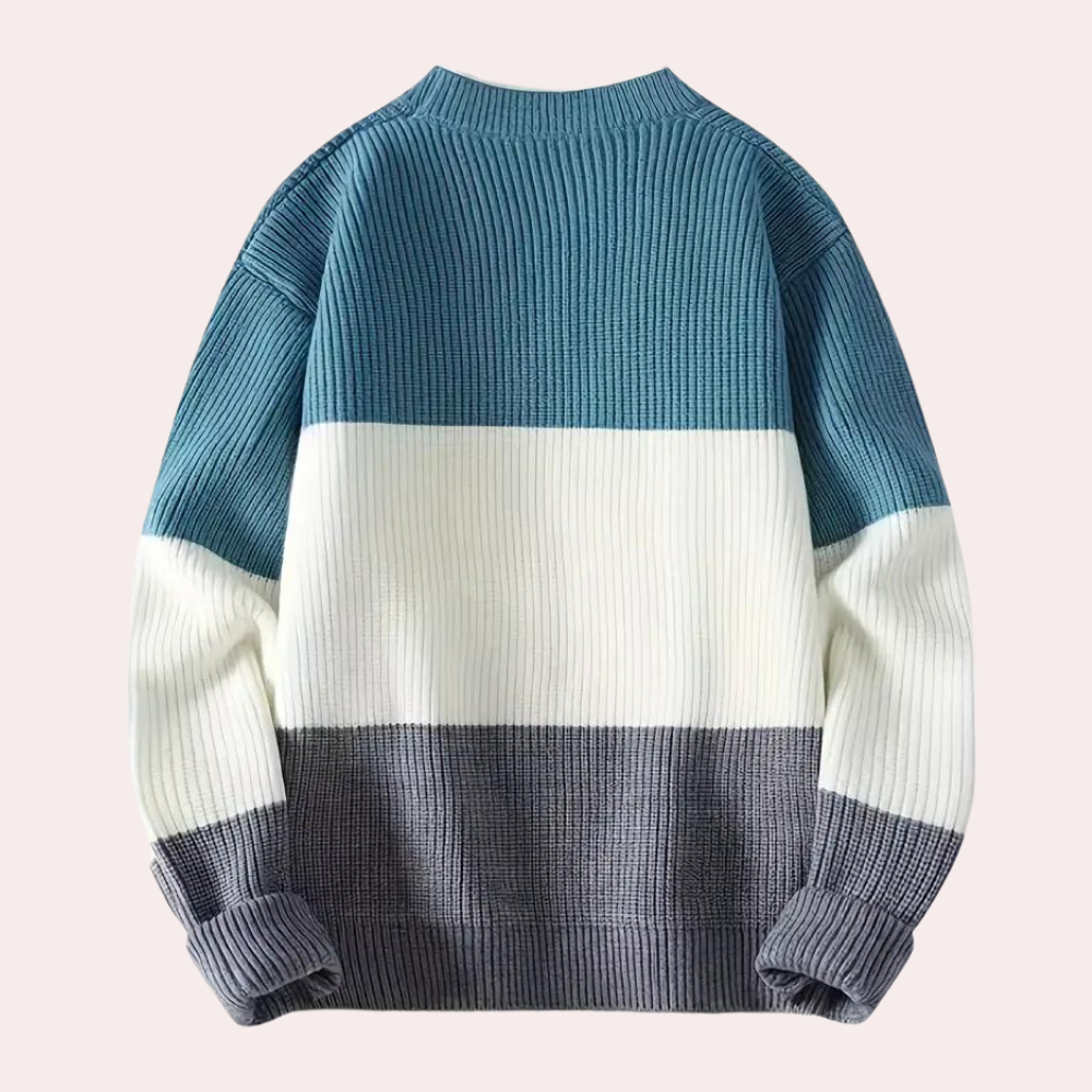 Blauwe, witte en grijze gestreepte trui, gebreid ontwerp, uniseks mode, casual winterkleding, comfortabele en stijlvolle outfit voor koud weer.