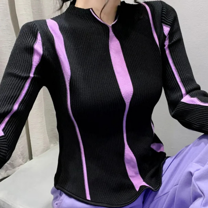Zwart geribbelde trui met paarse strepen, modieuze dameskleding, lange mouwen, trendy design, comfortabele pasvorm, casual outfit.