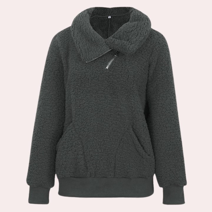 Grijze fleece trui met kangoeroezak en asymmetrische ritssluiting, warme dameskleding, wintermode, comfortabele en stijlvolle sweater.