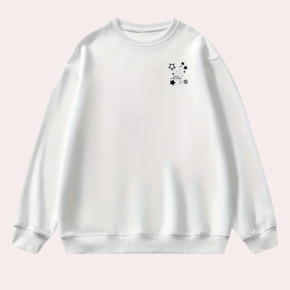 Witte sweatshirt met sterrenprint, uniseks design, casual mode, comfortabele katoenen trui, minimalistisch ontwerp, trendy kleding.