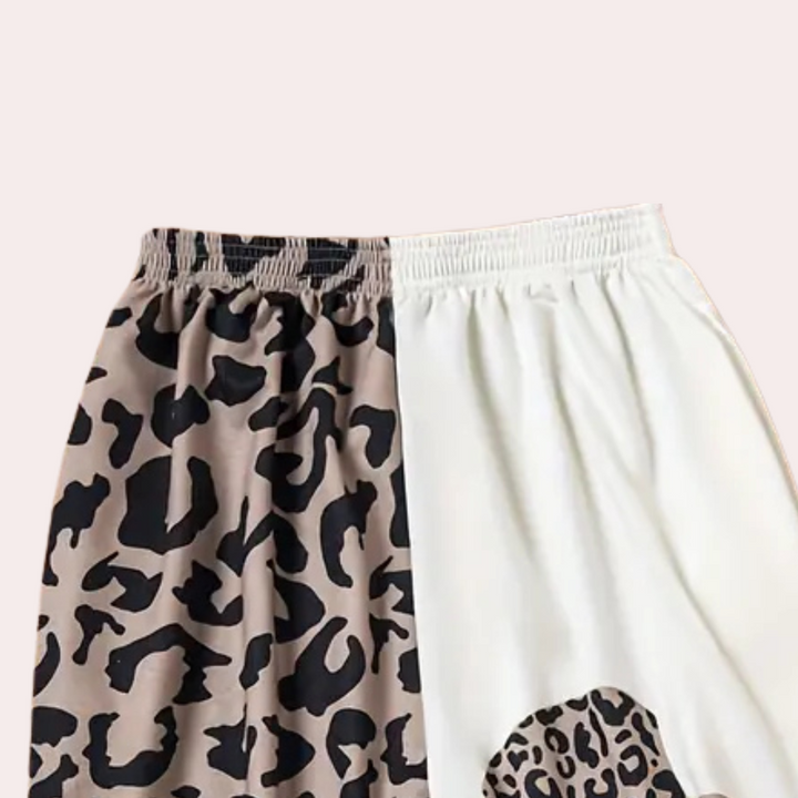 Tweekleurige rok met luipaardprint, elastische tailleband, trendy design, damesmode, casual stijl, comfortabele pasvorm, modieuze kleding.