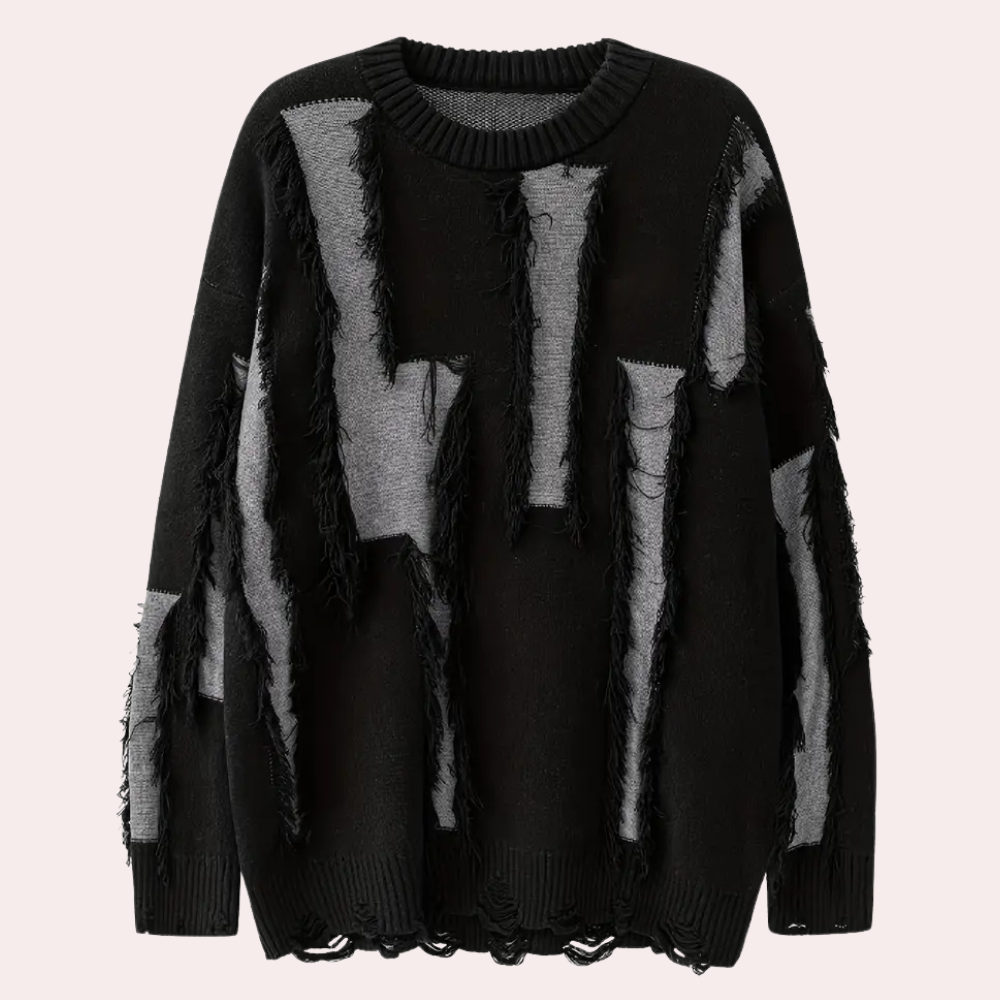 Zwarte oversized trui met grijze, gerafelde patches, modieuze streetwear, unisex design, ideaal voor herfst- en winterseizoenen.