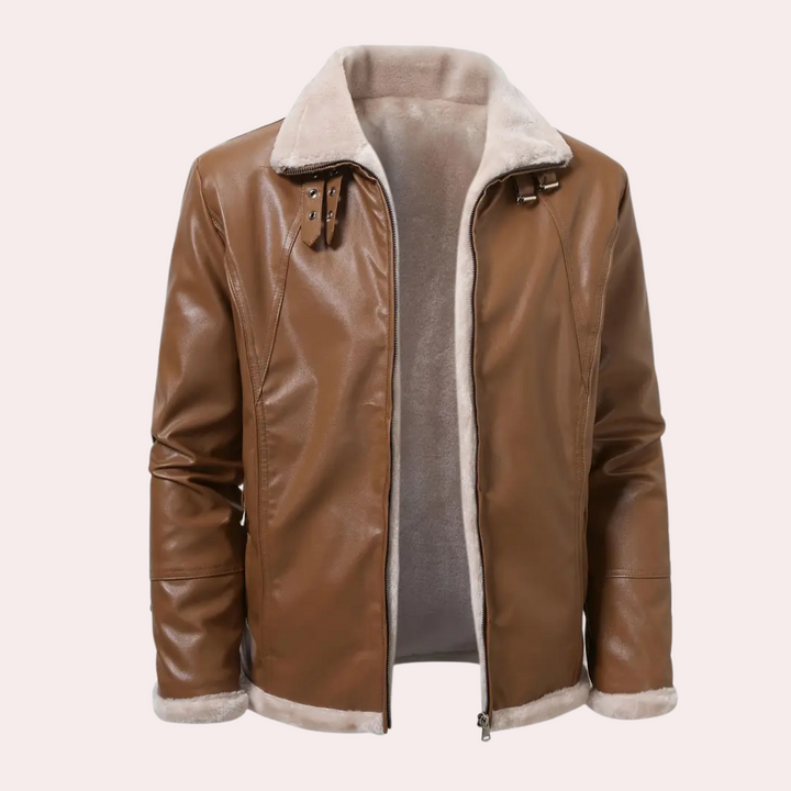 Bruine leren jas met bontkraag, open rits, en gevoerde binnenkant. Stijlvolle winterjas voor heren, perfect voor koude dagen.