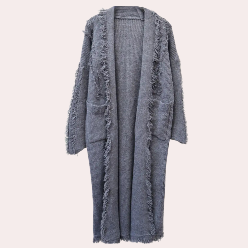 Grijze lange gebreide cardigan met franjes, open voorkant en zakken. Perfect voor herfstmode, comfortabele dameskleding, trendy en stijlvol.
