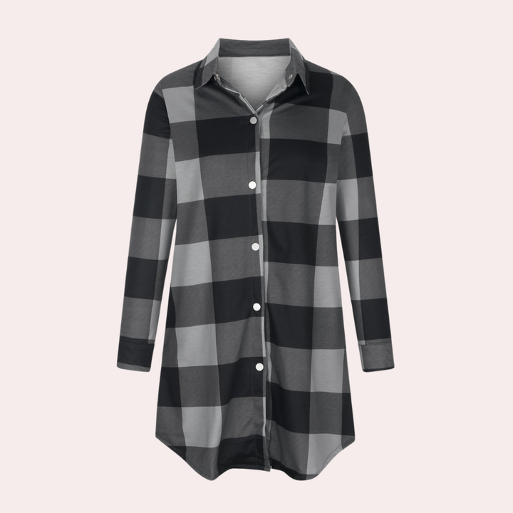 Zwart-grijs geruite damesblouse met lange mouwen en knoopsluiting, ideaal voor casual en stijlvolle outfits. Perfect voor herfstmode.