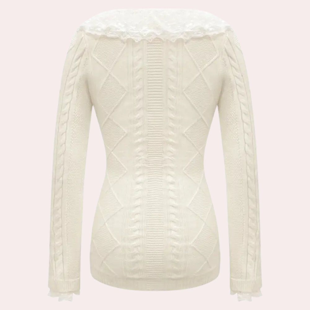 Witte gebreide damestrui met kabelpatroon en kanten kraag, lange mouwen, elegant design, perfect voor herfst- en wintermode.