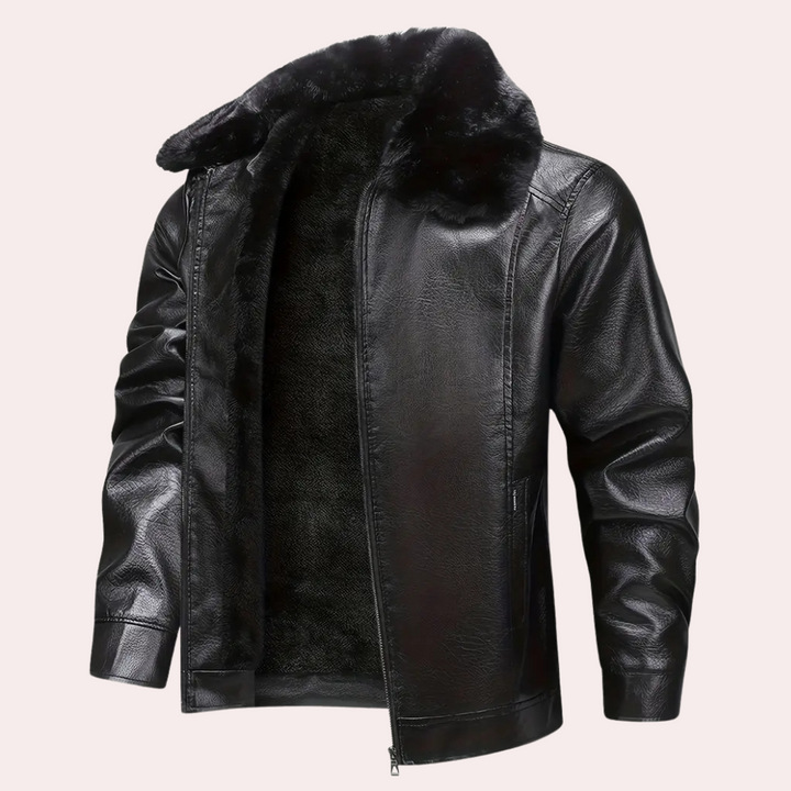 Zwarte leren jas met bontkraag, open rits, en zachte voering. Stijlvolle herenjassen, wintermode, warme leren jassen, modieuze bovenkleding.