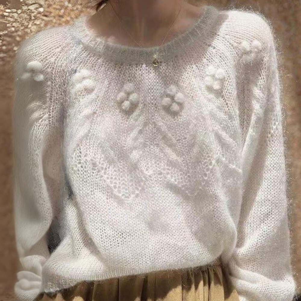 Witte gebreide trui met bloemenpatroon, zachte textuur, lange mouwen, ideaal voor herfst- en wintermode, dameskleding, trendy en comfortabel.