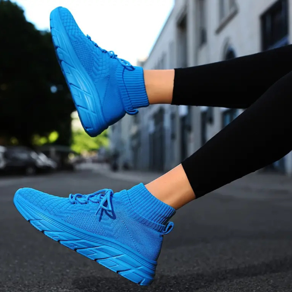 Blauwe sportschoenen voor dames, comfortabele sneakers met dikke zolen, ideaal voor hardlopen en wandelen, modieus en ademend ontwerp.