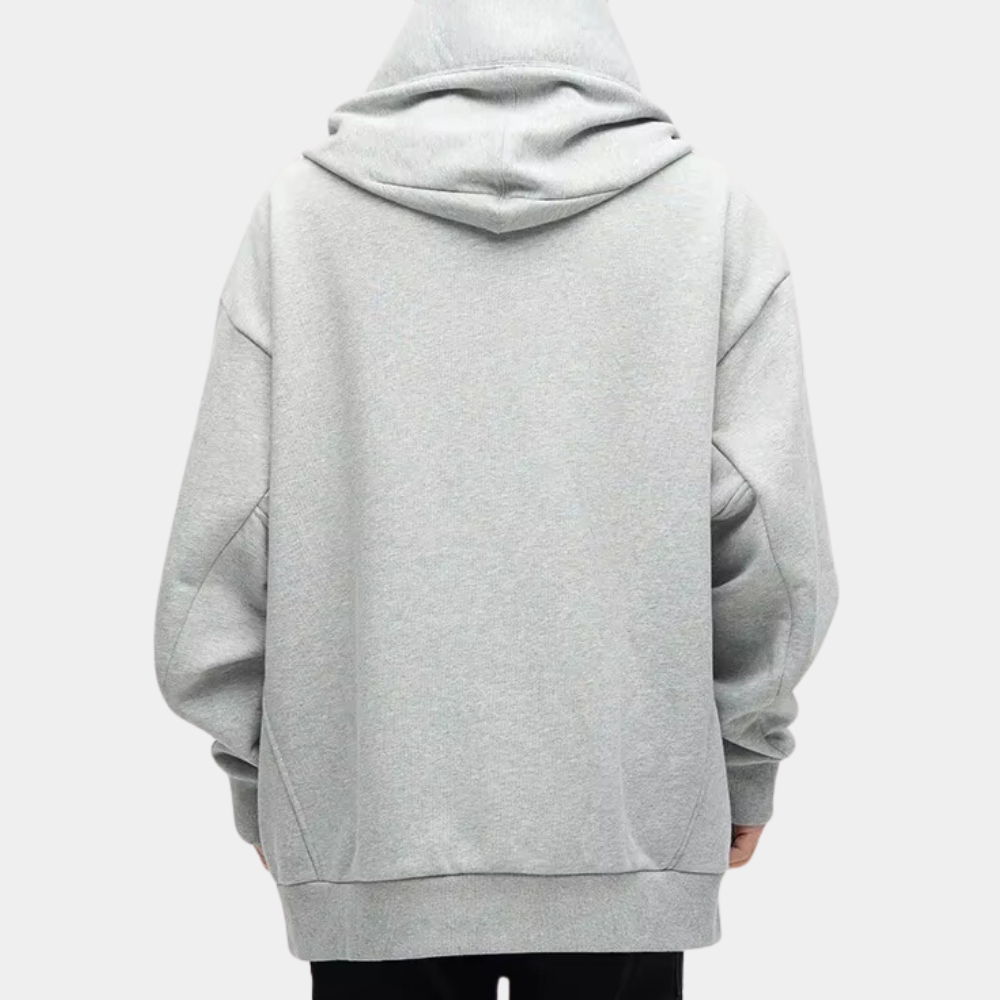 Grijze oversized hoodie, achterkant, uniseks, casual streetwear, comfortabele katoenen stof, minimalistisch design, mode voor dagelijks gebruik.