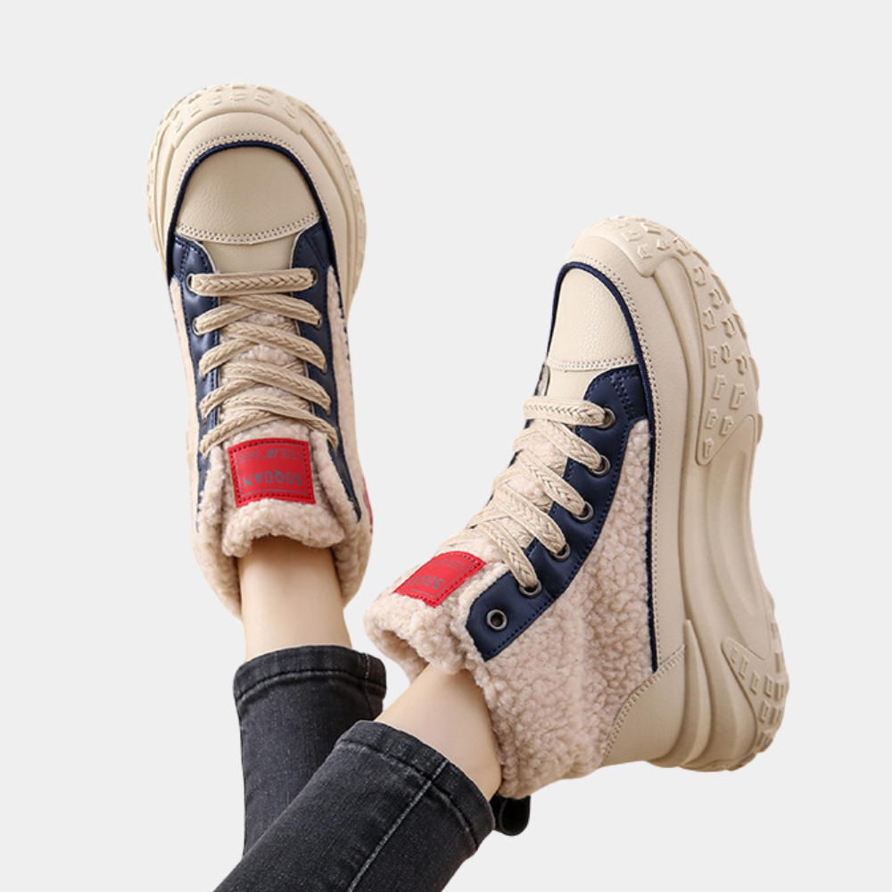 Beige en blauwe winter sneakers met dikke zool en warme voering, ideaal voor koude seizoenen. Modieuze en comfortabele schoenen voor dames.