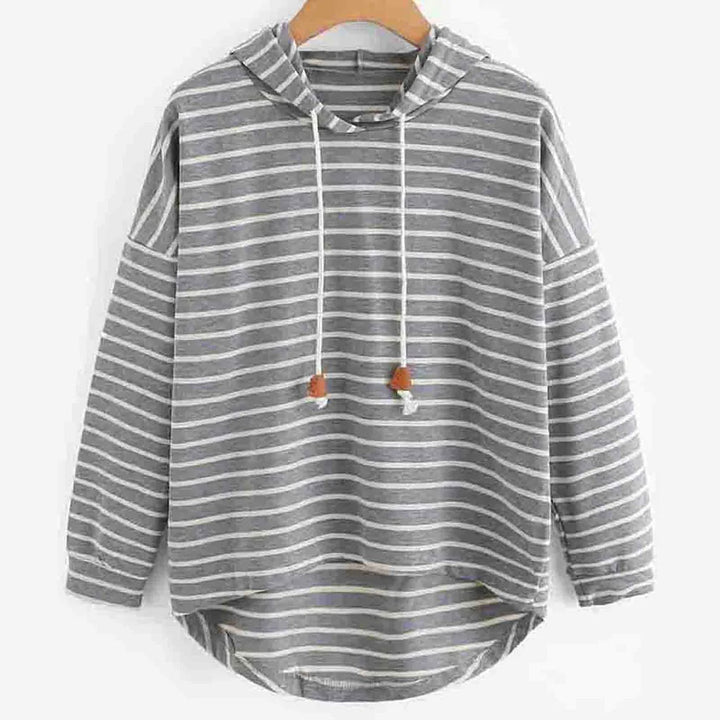 Grijze gestreepte hoodie met capuchon en trekkoorden, casual dameskleding, comfortabele katoenen trui, modieuze herfst- en winterstijl.