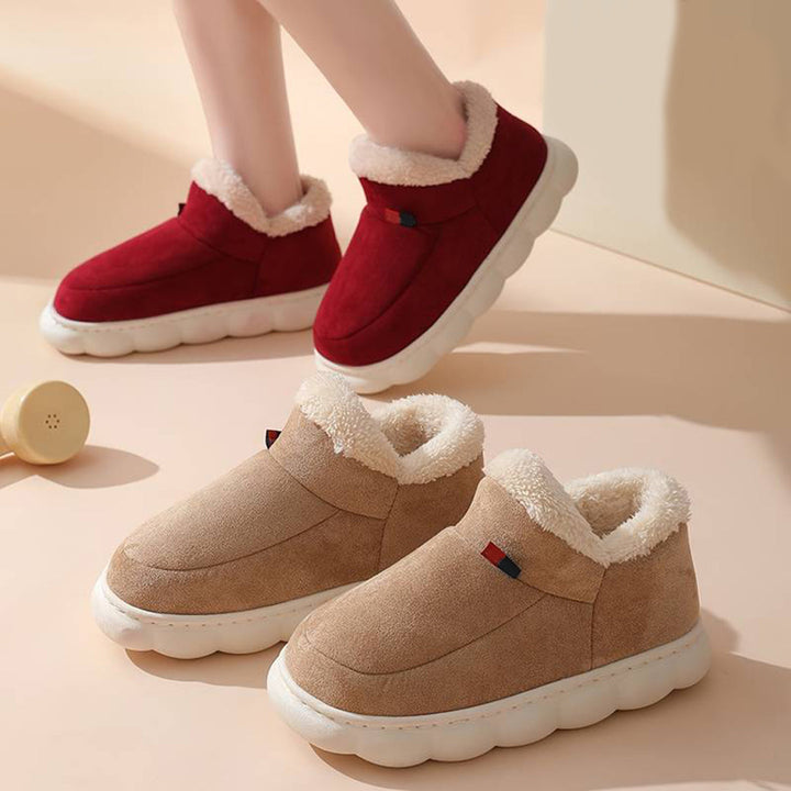 Rode en beige winterpantoffels met pluche voering en dikke zolen, comfortabele warme schoenen voor binnen, perfect voor koude dagen.