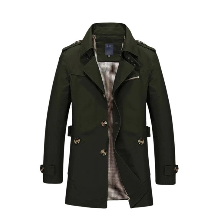 Donkergroene heren trenchcoat met dubbele rij knopen, epauletten en riemdetails. Stijlvolle jas voor herfst en winter. Perfect voor casual en formele gelegenheden.