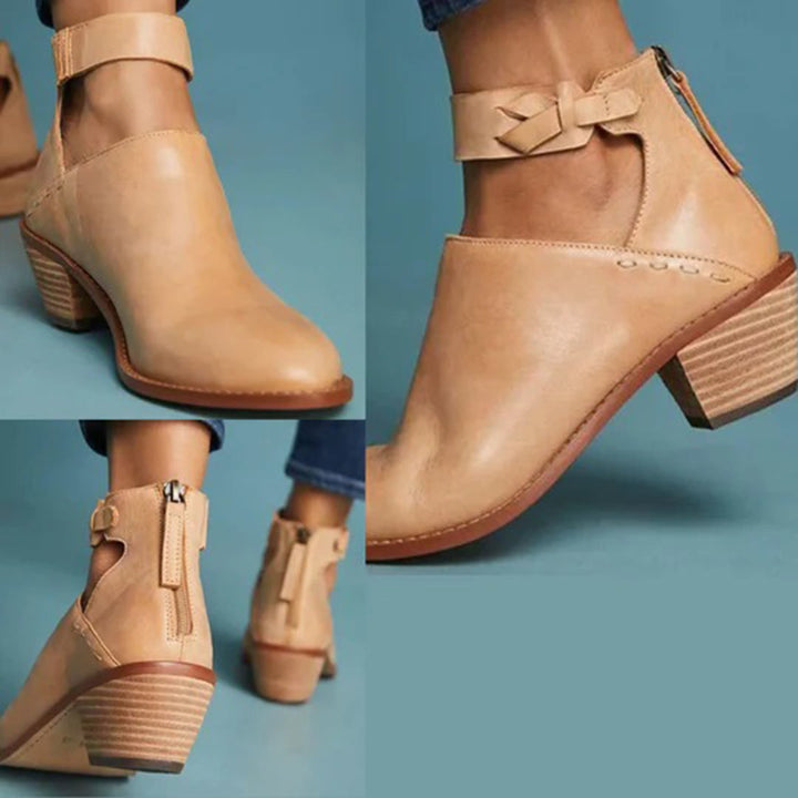 Beige leren enkellaarsjes met blokhak en ritssluiting, stijlvolle damesmode, comfortabele pasvorm, trendy schoenen voor dagelijks gebruik.