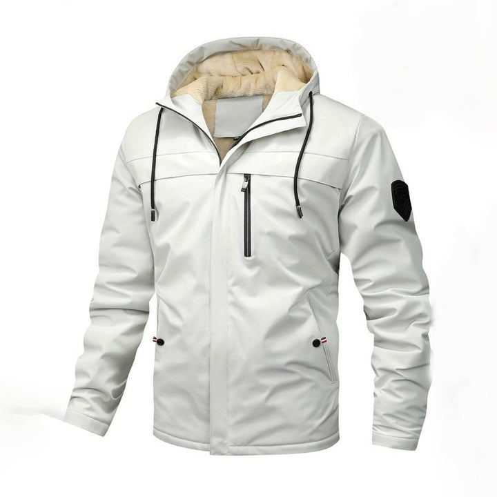 Witte herenjas met capuchon, ritszakken en zwarte accenten. Waterdicht, winddicht, ideaal voor outdoor activiteiten. Stijlvolle winterjas.