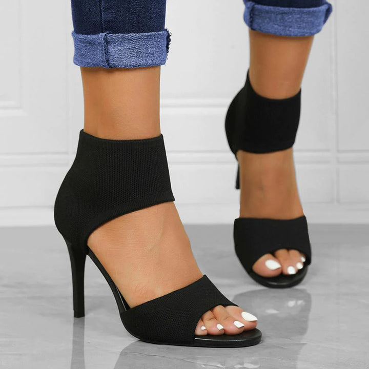 Zwarte open teen hoge hakken voor dames, elegante enkellaarsjes met stilettohak, perfect voor avondkleding en modieuze outfits.