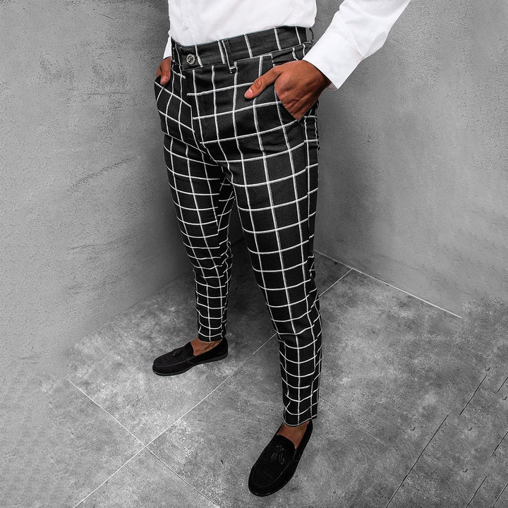 Zwart-wit geruite broek voor heren, stijlvolle slim fit pasvorm, geschikt voor casual en formele gelegenheden, modetrend 2023.