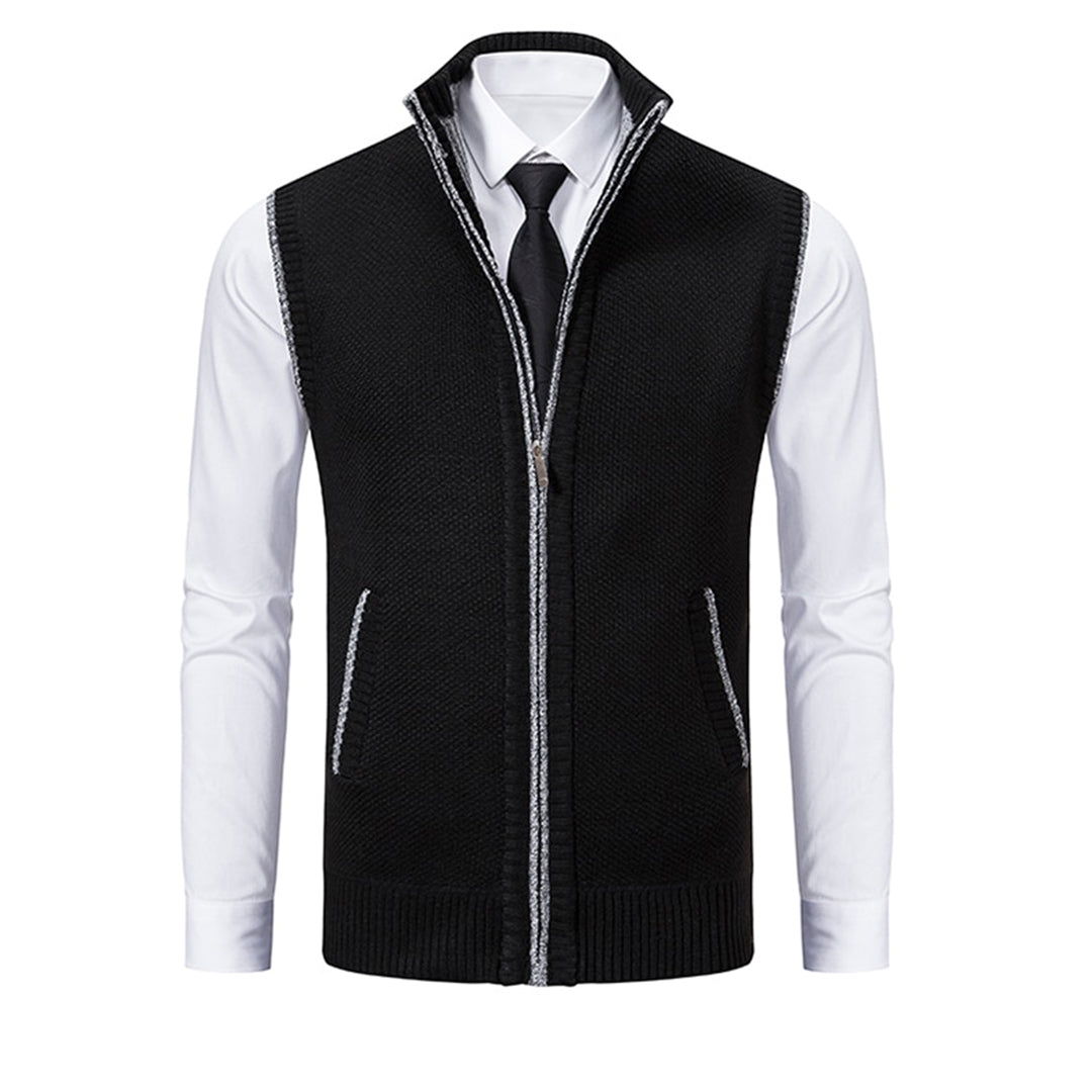 Zwarte herenvest met ritssluiting, gedragen over een witte overhemd en zwarte stropdas. Stijlvolle, formele kleding voor zakelijke gelegenheden.