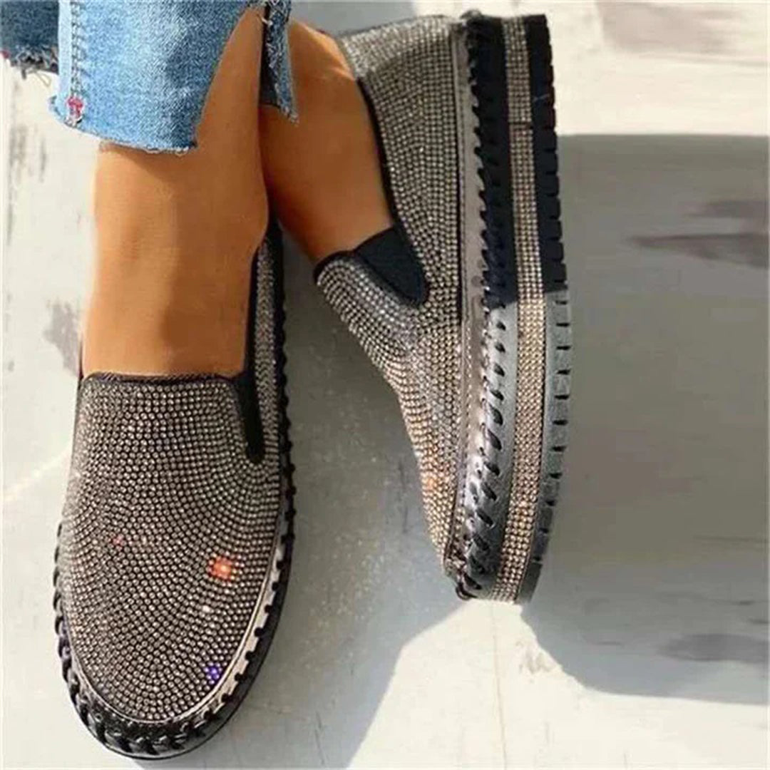 Zilveren loafers met strassstenen voor dames, glinsterend ontwerp, comfortabele pasvorm, casual stijl, perfect voor dagelijks gebruik en feestelijke gelegenheden.