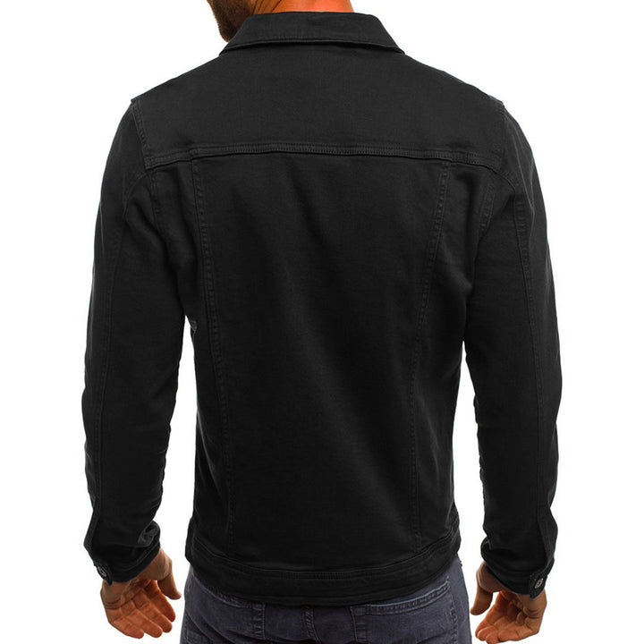 Zwarte denim jas voor heren, achteraanzicht. Stijlvolle casual jas met lange mouwen, ideaal voor modieuze herenkleding.