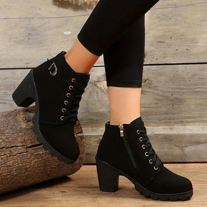 Zwarte dames enkellaarsjes met blokhak, veters en ritssluiting, perfect voor herfstmode. Stijlvolle en comfortabele schoenen voor dagelijks gebruik.